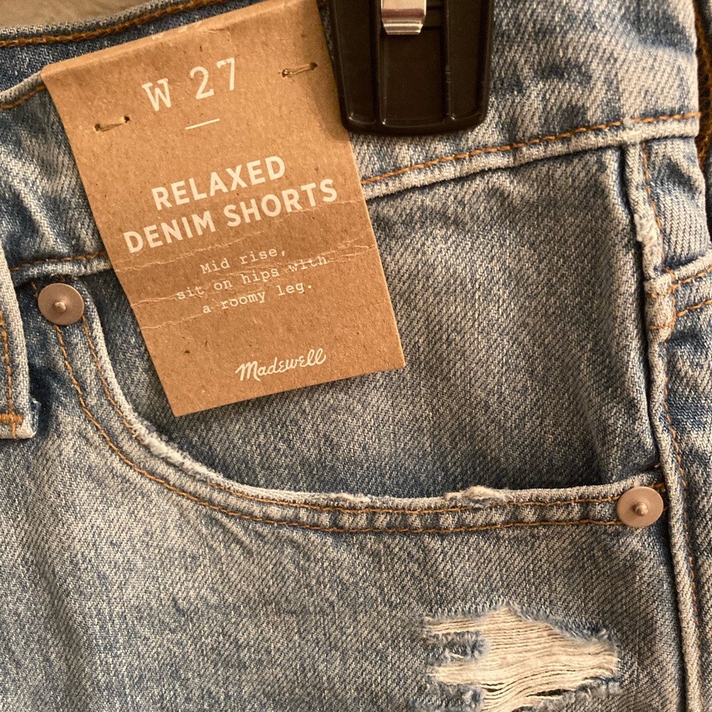 NWT: Madewell relaxed, distressed mid rise denim shorts, size 27 - Picture 3 of 12